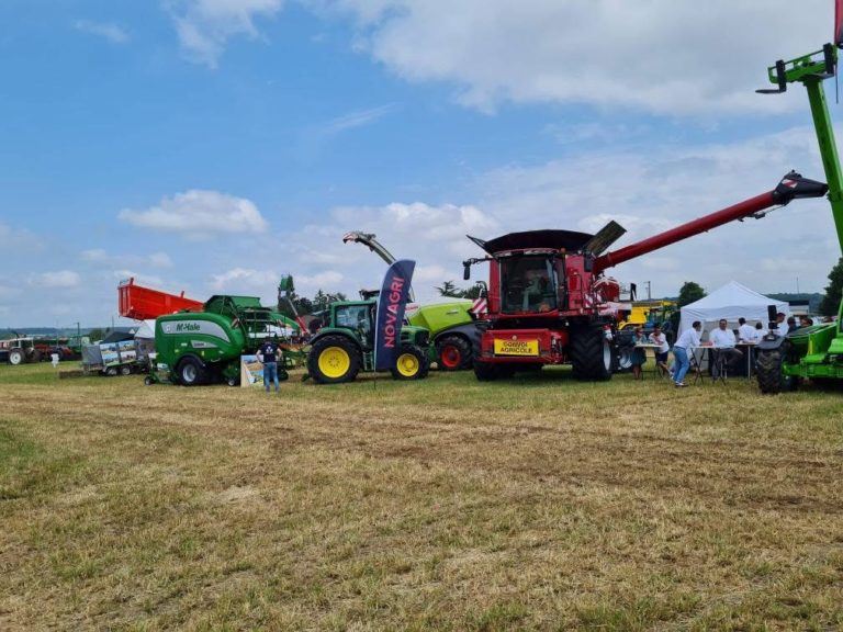 Batteuse exposée sur le stand Novagri lors du comice agricole de Gisors 2025